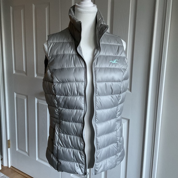 Hollister Silver Lightweights Puffer Vest - Picture 2 of 15